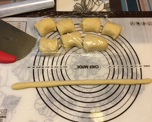 The practice measure that loose honey suckles sweet fried dough twist 4