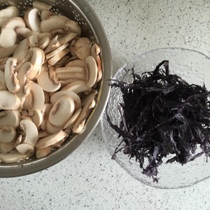 The practice measure of oily stew a kind of dried mushroom 1