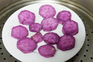 The practice measure of 10M+ of cake of violet potato of dough made with boiling water 1