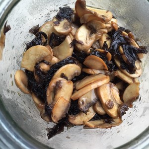 The practice measure of oily stew a kind of dried mushroom 3
