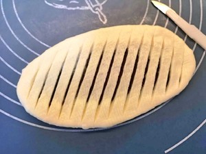 Sweetened bean taste coils the practice measure of biscuit plastics method 4
