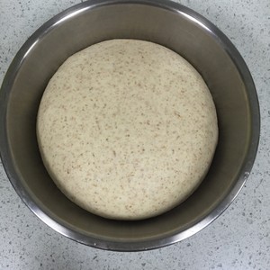 The practice measure of the whole wheat mild package that bread machine kneads 5