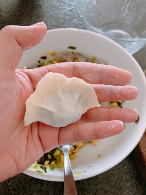 The practice measure of dumpling of cucumber shelled fresh shrimps 7