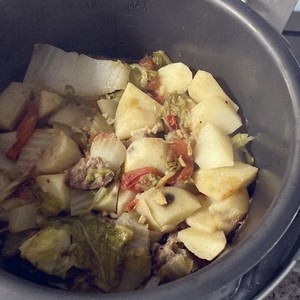 A bowl of practice measure that cooks a meal with respect to enough chop stew 5