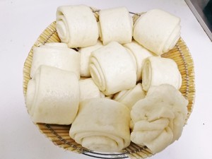 The practice step that can take the steamed twisted roll of two suddenly 5