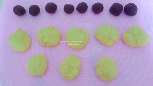 Manual knead dough, the practice measure of biscuit of sweetened bean taste 9