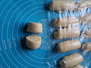 The practice measure of bun of clear background honey 3