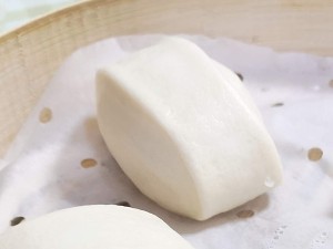 The practice measure that sweet knife cuts a steamed bread 7