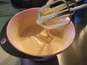 The practice measure that does not have small cake of oily anhydrous crackling 3