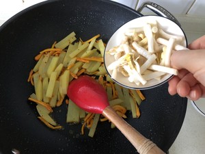 The practice measure that Chinese caterpillar fungus spends corn bamboo shoot to fry potato 5