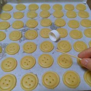 The practice measure of button biscuit 7