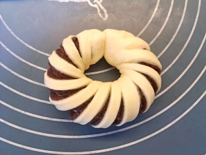 Sweetened bean taste coils the practice measure of biscuit plastics method 8