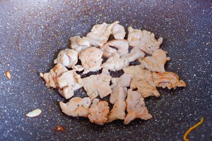 Local tyrant chow mien, the practice measure that big pork fries cover of packet black winter 4