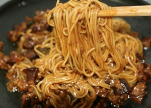 The practice measure of noodles served with soy sauce of Xianggu mushroom ground meat 5