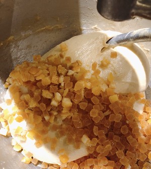 Festal biscuit - the practice measure of Panettone 2