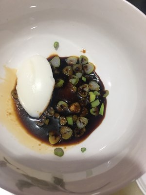 The practice measure of a bowl of noodles in a simple sauce 1