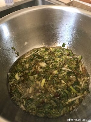 The practice measure of green deep-fried dough cake 11