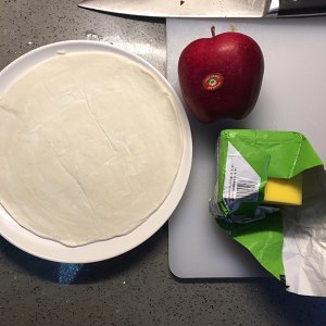 Hand of breakfast of 18 months of children catchs cake edition apple pie (low candy edition) practice measure 1