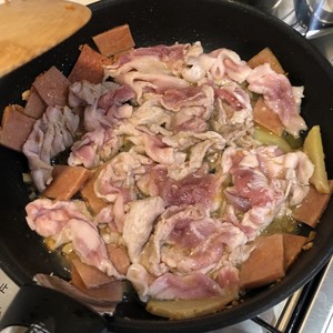 Rice served with meat and vegetables on top of pork of hot Chinese cabbage, the practice step that who took to like to like ^_^ 5