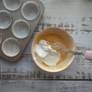 The practice measure of cake of cup of paper of yoghurt relative wind 7
