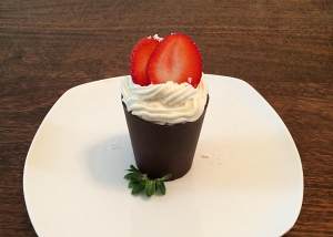 Person admire of chocolate cup Zhi this the practice measure of cake 8