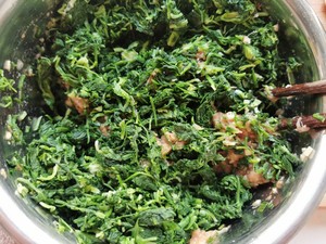 The practice measure of dumpling of shepherd's purse pork 9