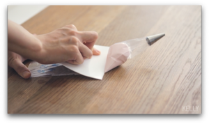ピンクの魅惑的なフラミンゴ/豚焼きのビデオ：馬術の美しい玉7のお菓子の練習法 