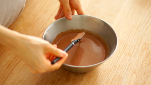 Chocolate cream cake / the operation gimmick of chocolate cream. / " Qi Feng reachs his to derive " bake video cake piece the practice measure of 2 10