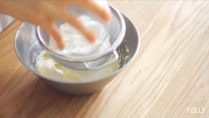 One close lightly is changed namely crisp carry floret on the head to the precious Ni Qu Jiyun that drops broken bits / bake video biscuit piece the practice measure of 1 14