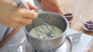 Double chocolate is full-bodied roll / the chocolate with appetizing · of · of sweet sweet sweet sweet · coils cake of ~/ bake video piece 10 " in roll " practice measure 10