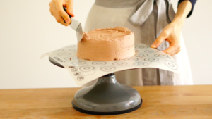 Chocolate cream cake / the operation gimmick of chocolate cream. / " Qi Feng reachs his to derive " bake video cake piece the practice measure of 2 17