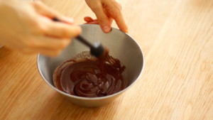 Chocolate cream cake / the operation gimmick of chocolate cream. / " Qi Feng reachs his to derive " bake video cake piece the practice measure of 2 6