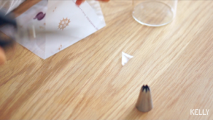 One close lightly is changed namely crisp carry floret on the head to the precious Ni Qu Jiyun that drops broken bits / bake video biscuit piece the practice measure of 1 2