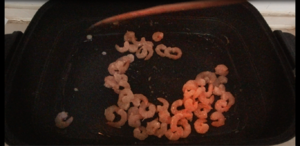 The practice measure that egg of shelled fresh shrimps fries a meal 7