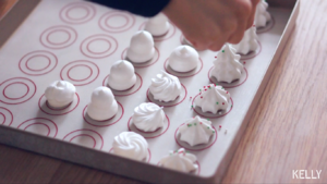 (the entrance changes appropriate adornment to won't fail namely) whole strategy of frost of French albumen candy / video of A pig bake: The practice measure of candy of equestrian beautiful jade 28