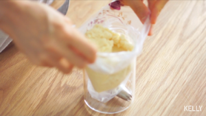 One close lightly is changed namely crisp carry floret on the head to the precious Ni Qu Jiyun that drops broken bits / bake video biscuit piece the practice measure of 1 18
