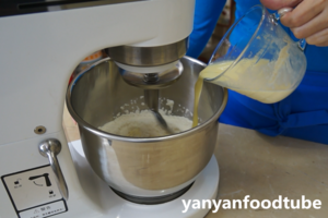 The practice measure of Coconut Loaf of toast of shredded coconut stuffing 3