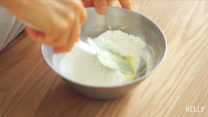 One close lightly is changed namely crisp carry floret on the head to the precious Ni Qu Jiyun that drops broken bits / bake video biscuit piece the practice measure of 1 15