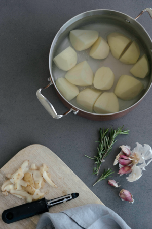 Jamie Oliver 1で焼く最も完璧なジャガイモの作り方を学習するための練習対策