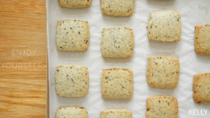 Crisp delicious, make cookie of simple black sesame seed / bake video biscuit piece the practice measure of 4 30