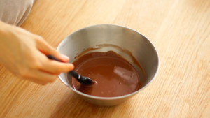 Chocolate cream cake / the operation gimmick of chocolate cream. / " Qi Feng reachs his to derive " bake video cake piece the practice measure of 2 8