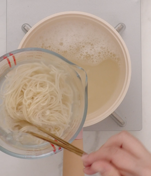The practice measure of the chow mien that makes street gust in the home 1