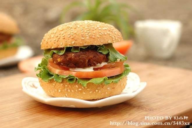 
The practice of beef hamburger, how is beef hamburger done delicious