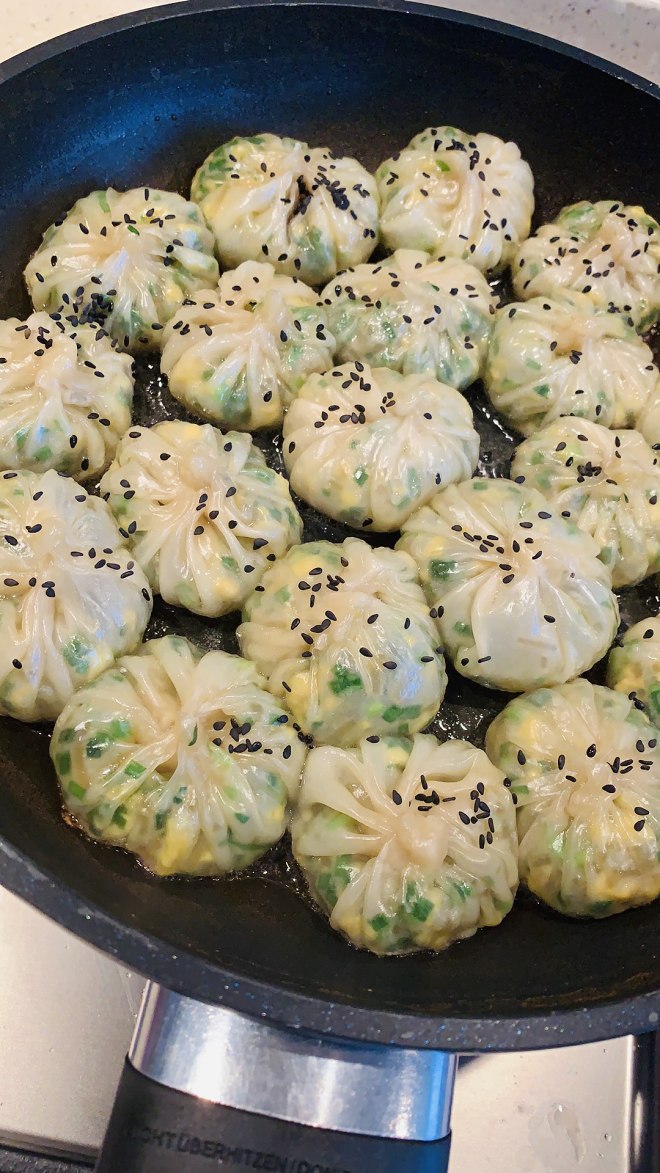 
The practice of steamed stuffed bun of small crude fry in shallow oil, how is steamed stuffed bun of small crude fry in shallow oil done delicious