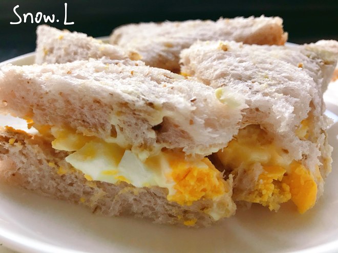 
The practice of the egg sandwich of late night dining room