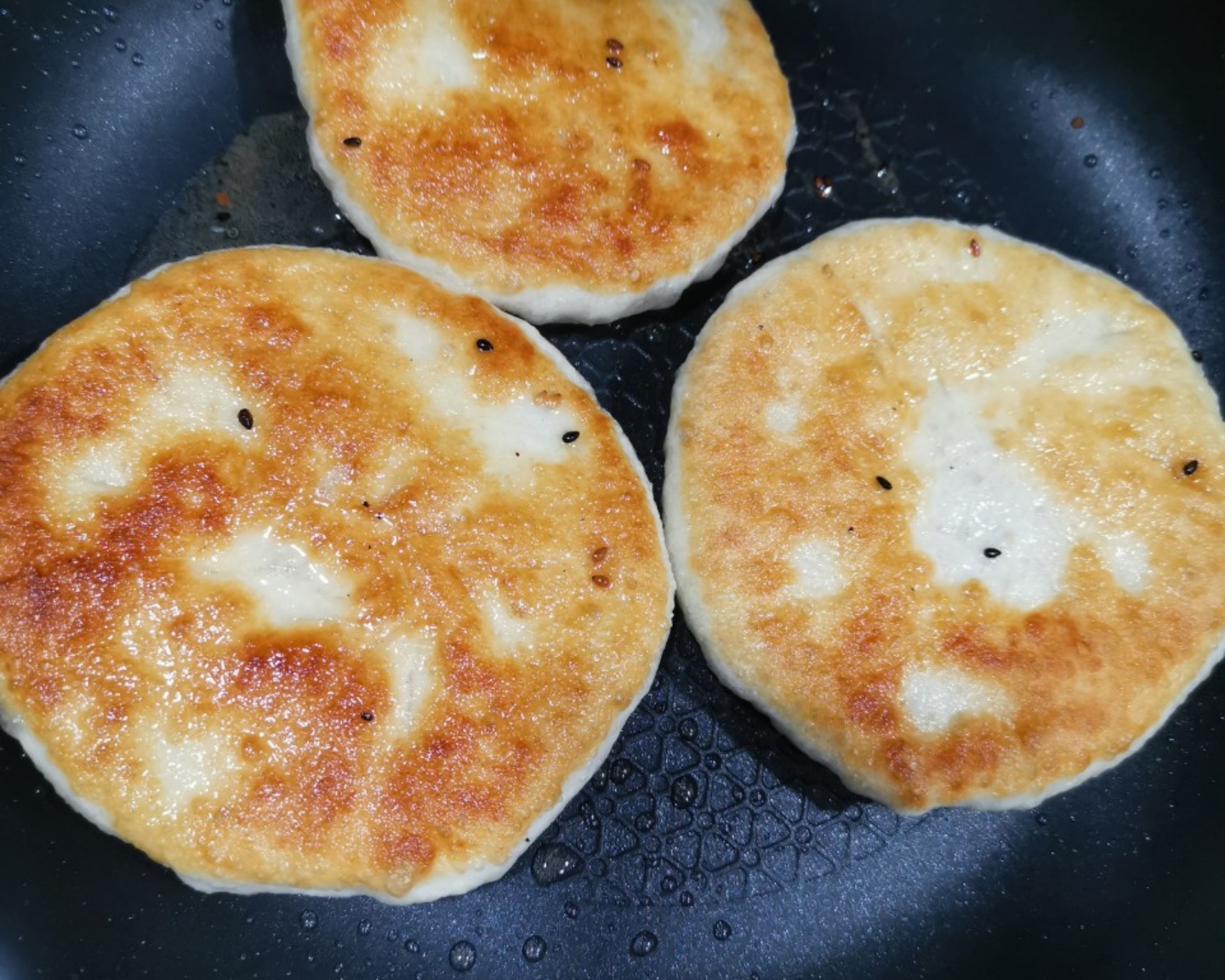 
Pasty of pork of loose green Chinese onion, the practice of oil cake