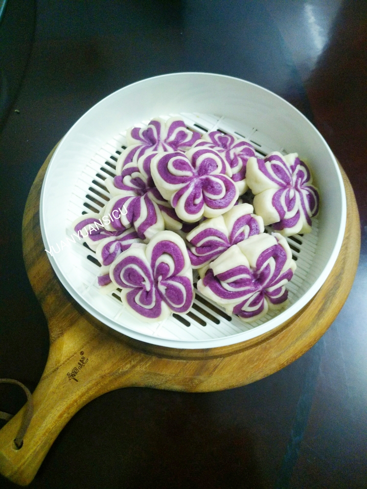 
The practice of violet potato steamed twisted roll, how is violet potato steamed twisted roll done delicious