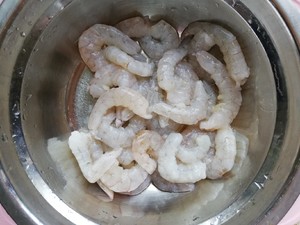  殻付きの新鮮なエビは再び食べられませんでした、そのようなことをして、朝食の大人の子供が食べるのが大好きな練習法4 