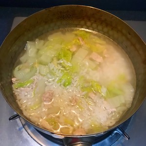 スープまたは水に炊いたご飯を浸す練習方法1