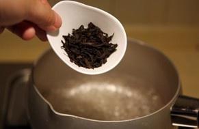 The practice measure of the boiler tea with milk that boil 2